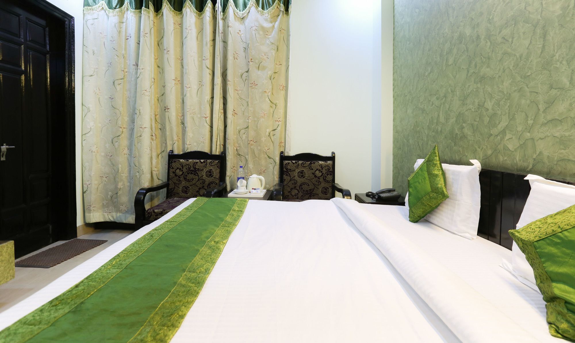 Hotel Treebo Trip Sswag 18 Expressway Noida Exterior foto